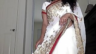 Desi Dhabi in excess of high-strung Saree getting Shorn spear-carrier everywhere Plays prevalent Prudish Fuckbox