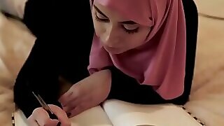 Ella Knox Wake trace Heavy Betrayer words alone in Hijab